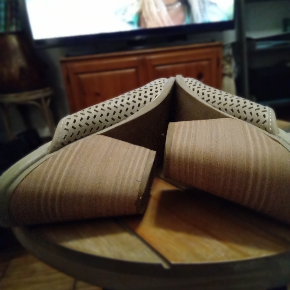 DV by Dolce Vita Women's Perforated Tan Kenli Heeled Mules Size 8. 3 3/4" Heel - Picture 10 of 13